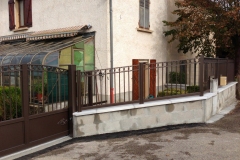 cloture-designe-marron-nivolas-vermelle