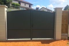 portail-battant-aluminium-ral-7016-dolomieu