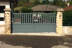 portail-coulissant-aluminium-montrevel