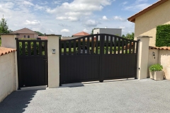 potail-battant-motorise-esthetique-noir-2100-vimines