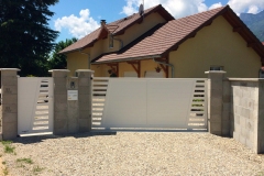 portail-aluminium-blanc-coulissant-four