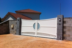 portail-battant-aluminium-blanc-biol