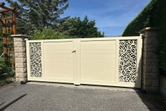 portail-beige-decoupe-laser-aluminium-les-echelles