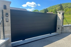 portail-coulissant-aluminium-gris-anthracite-avressieux