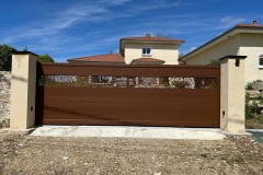 portail-coulissant-decoupe-laser-aspect-rouille-dolomieu