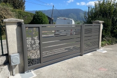 portail-gris-poussiere-battant-val-de-virieu