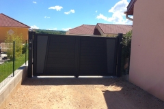 portail-la-chapelle-de-la-tour-noir-coulissant