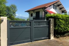 portail-motorise-battant-ral-7016-saint-baldoph