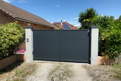 portail-plein-gris-anthracite-battant-saint-victor-de-cessieu