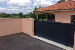 portail-val-de-virieu-noir-motorise-coulissant