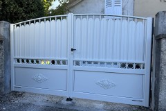 portail-blanc-battant-brangues