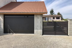 porte-de-garage-enroulable-noir-les-echelles