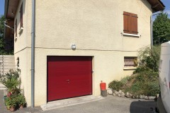 porte-de-garage-rouge-sectionnelle-saint-geoire-en-valdaine