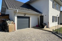 porte-de-garage-sectionnelle-gris-anthracite-motorise-apprieu