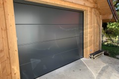 porte-de-garage-sectionnelle-gris-anthracite-roche